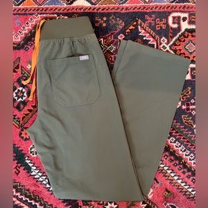 Figs scrubs Livingston Pants XS in Moss